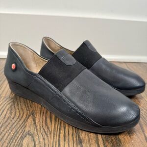 Softinos by FLY London Amo navy leather gored slip-on shoes size 41/10